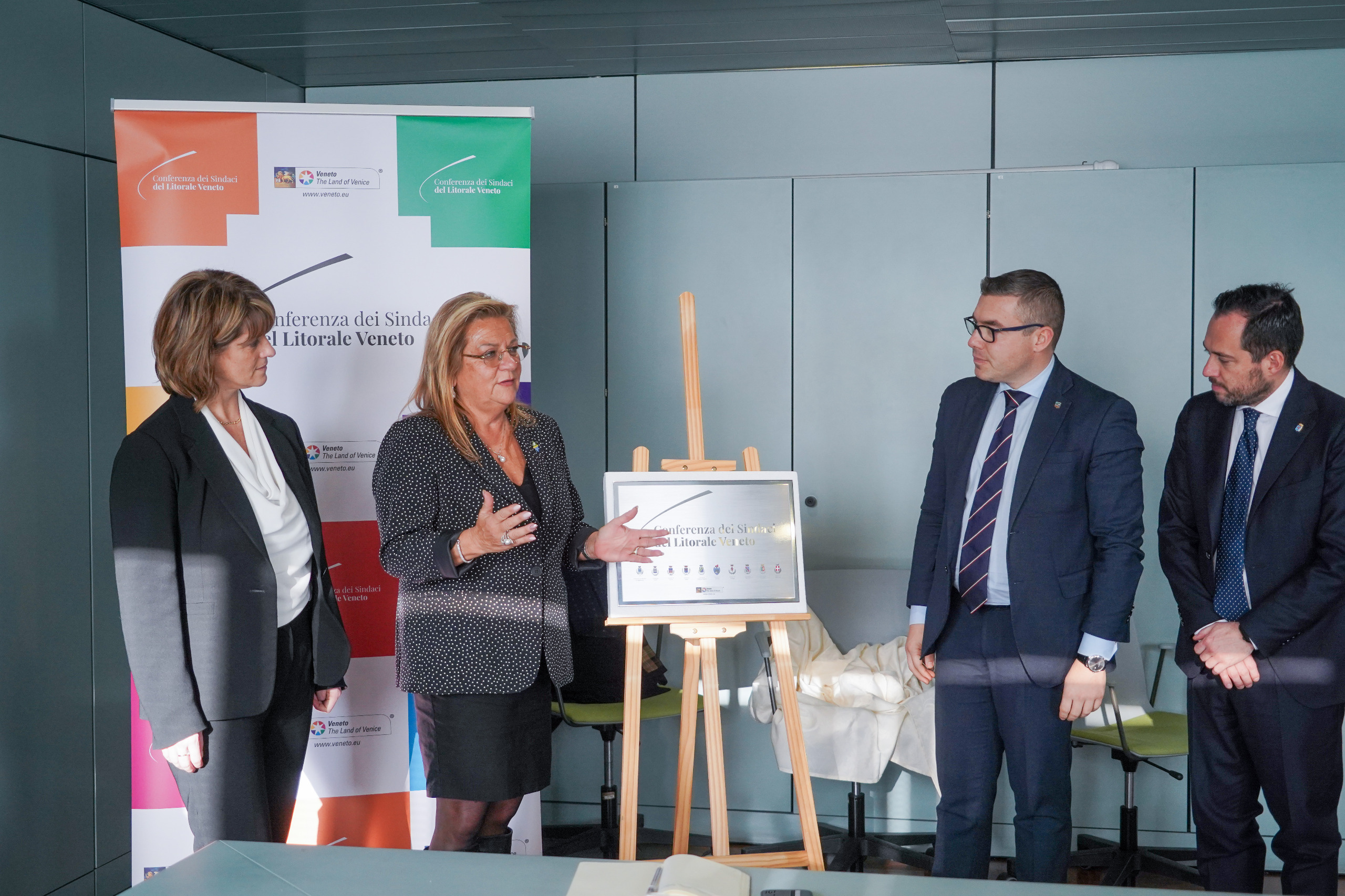 I sindaci del litorale Veneto riuniti a Jesolo per discutere di progetti, criticità e una visione comune per il futuro della costa. Il Comune di Rosolina ospiterà il Summit del Mare 2026